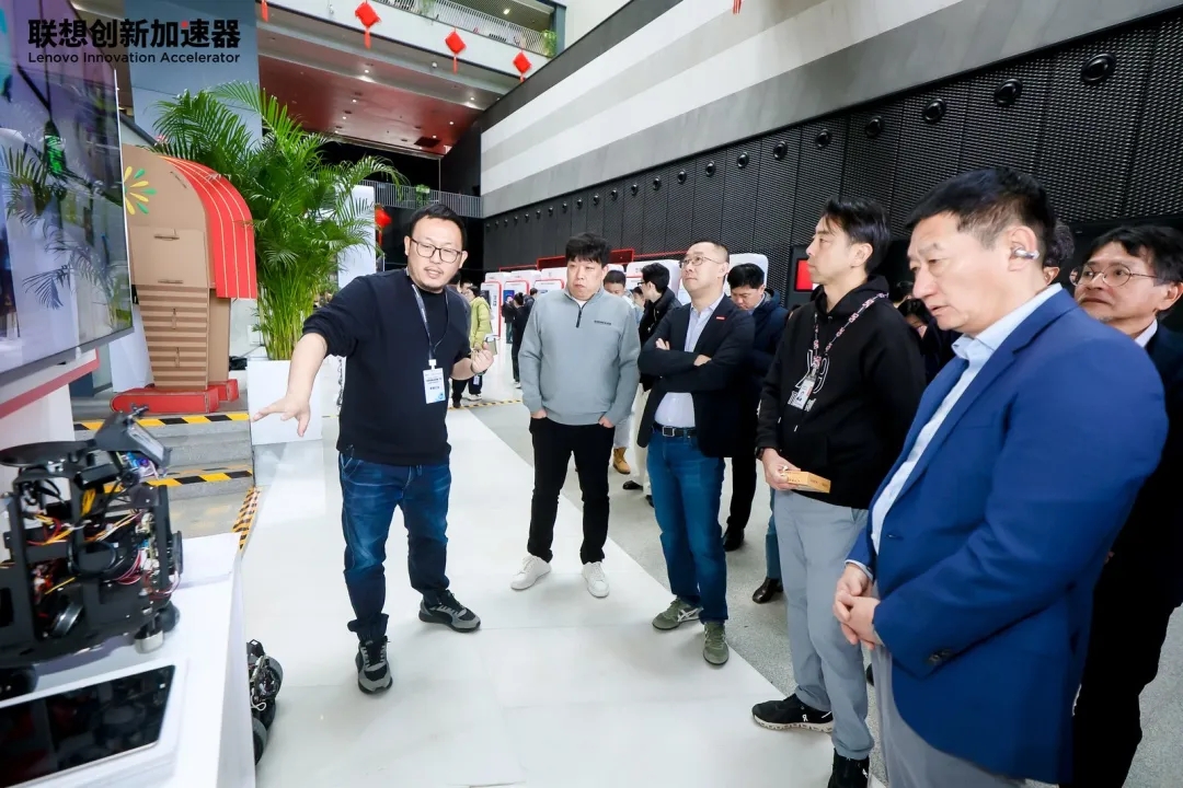 开云kaiyun亮相联想创新加速器开放日，以消费级物理AI大脑平台助推家用机器人产业生态化 